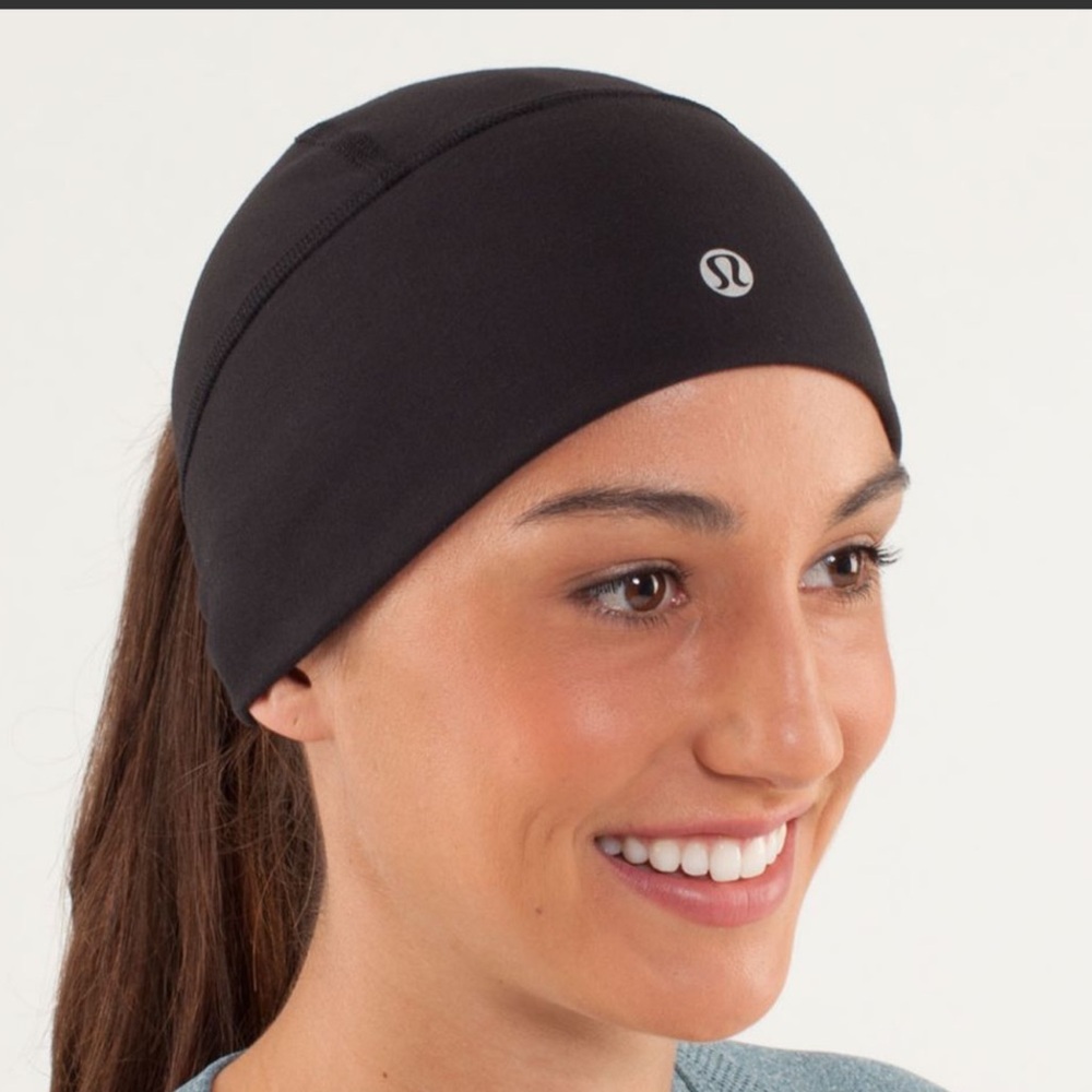 Lululemon black beanie type hat